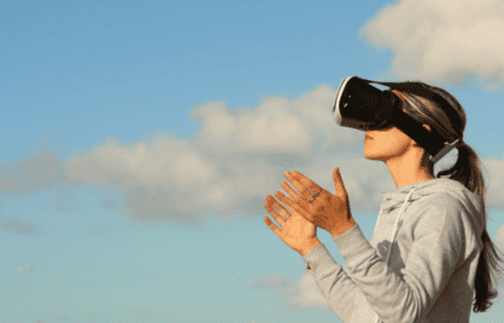 Femme avec Casque de réalité virtuelle - Hypnose
